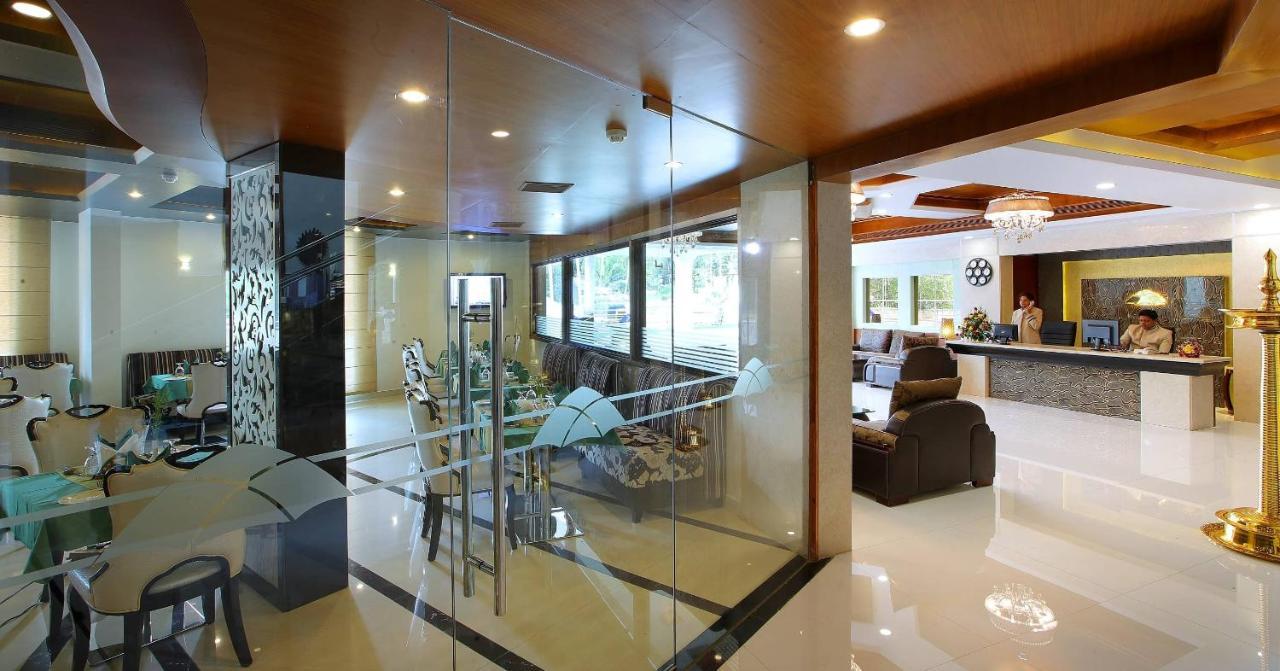 โรงแรมพอร์ต พาเลซ กุวาลัม โกวาลัม ภายนอก รูปภาพ